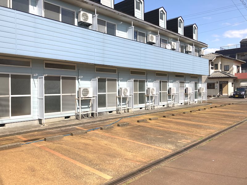 レオパレス長岡第6 駐車場