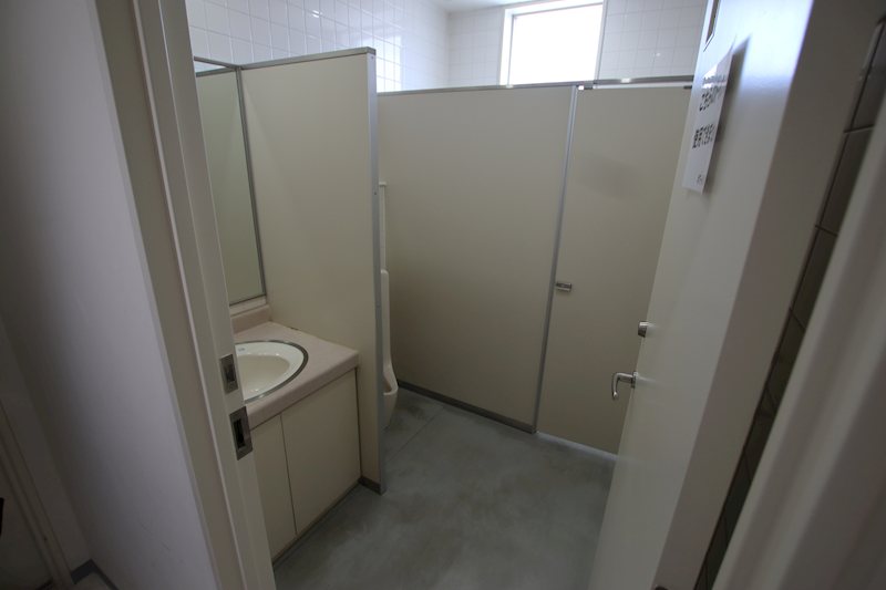 VOIRビル トイレ