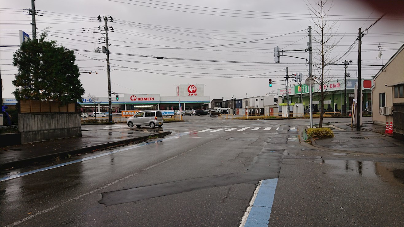 見附市学校町1丁目 ホームセンター