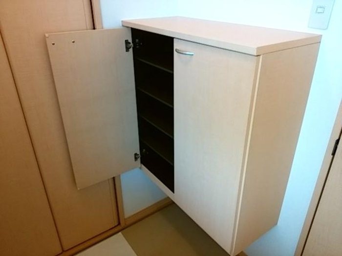 サンモールパレス 玄関