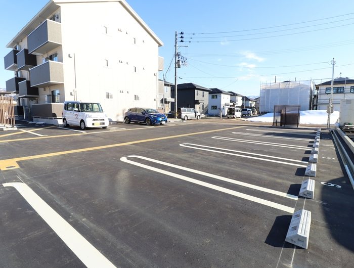 プリムローズⅡ 駐車場