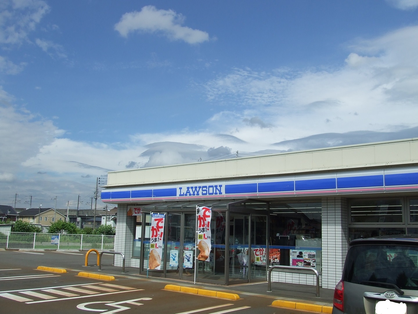 ＷＨＩＴＥ ＲＯＯＭ曙 コンビニ