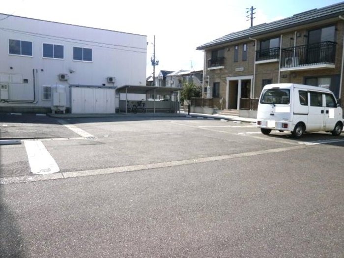 グレイス・メゾン　DUO 駐車場