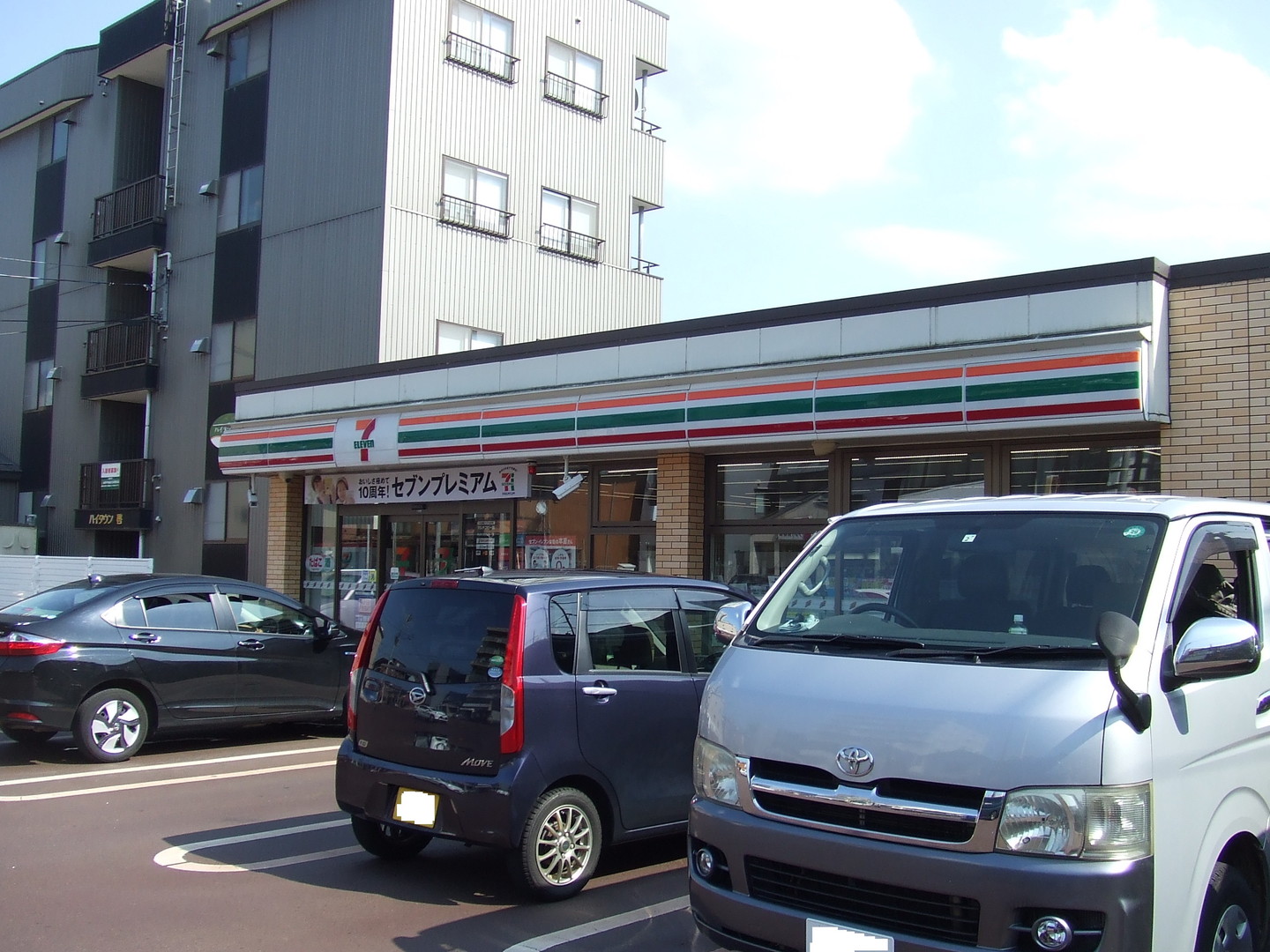 D-ROOM福住　B棟 コンビニ