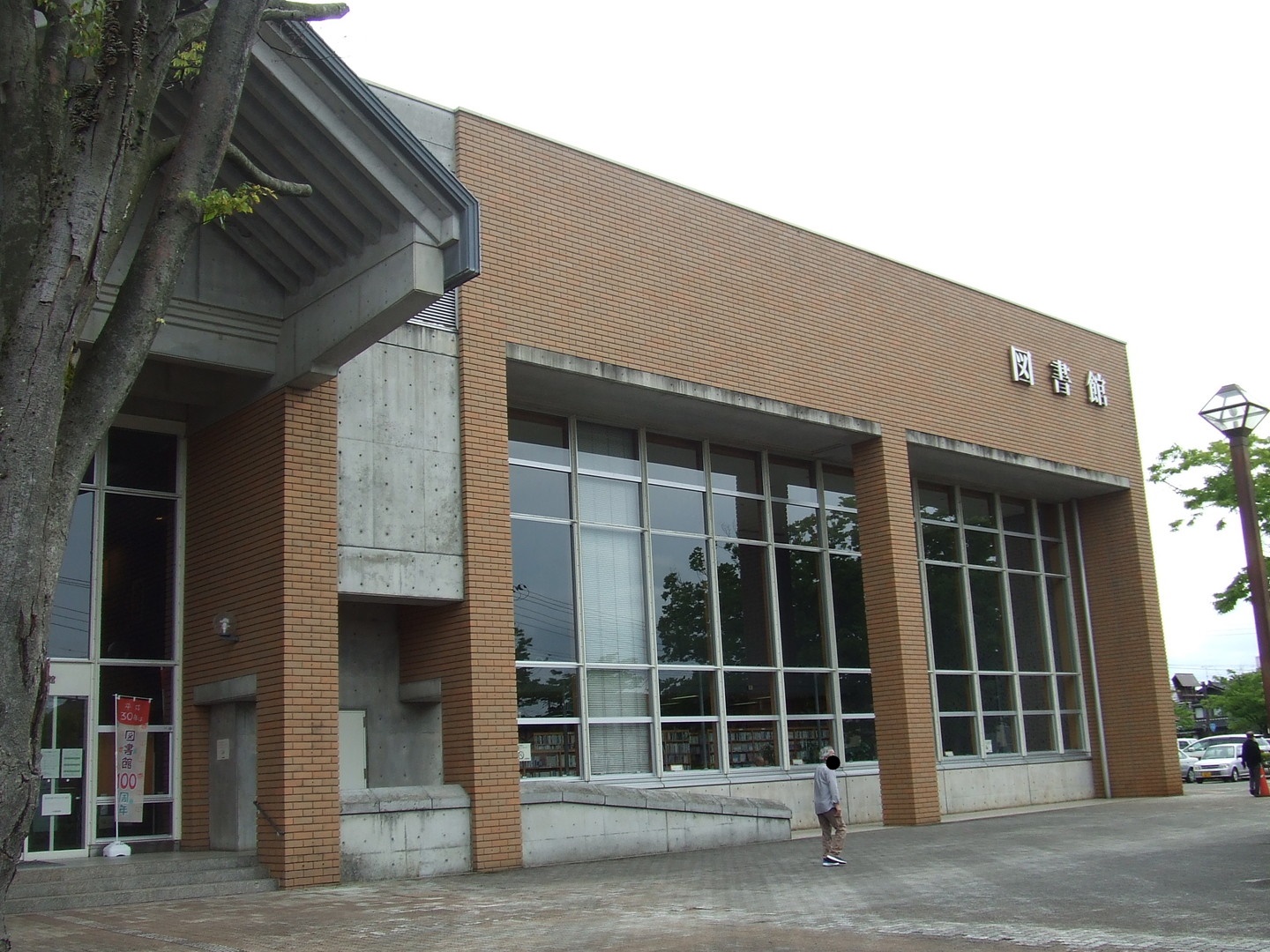 ドルフ 図書館