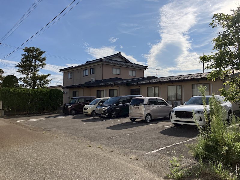 燕市松橋テナント（1棟貸し） 駐車場