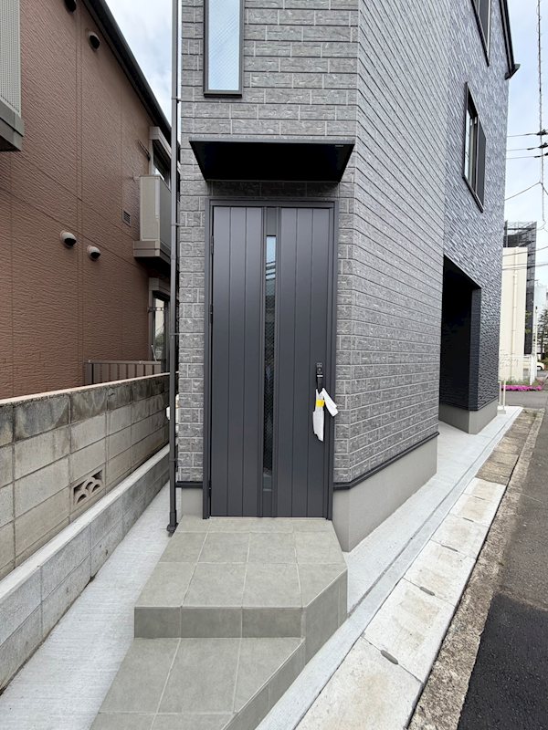 大倉山一丁目戸建 エントランス