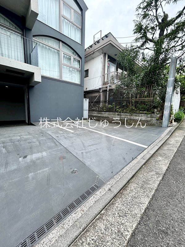 ライフパティオ菊名 駐車場