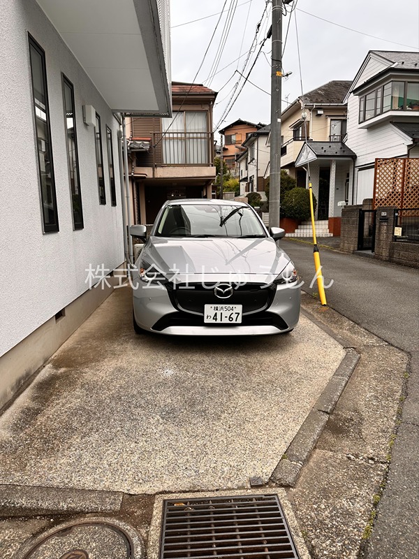下田町6丁目貸戸建て 駐車場