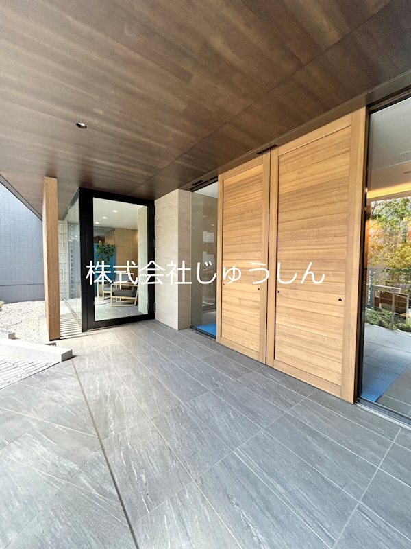 ブランシエスタ新丸子リバーフロント エントランス