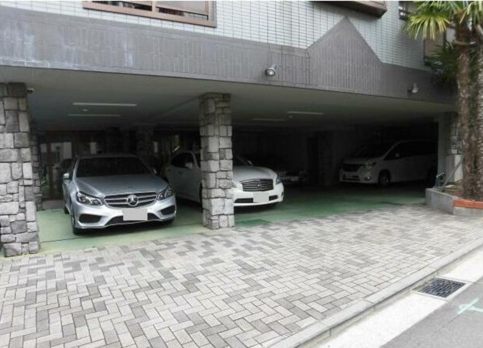 SRコート 駐車場