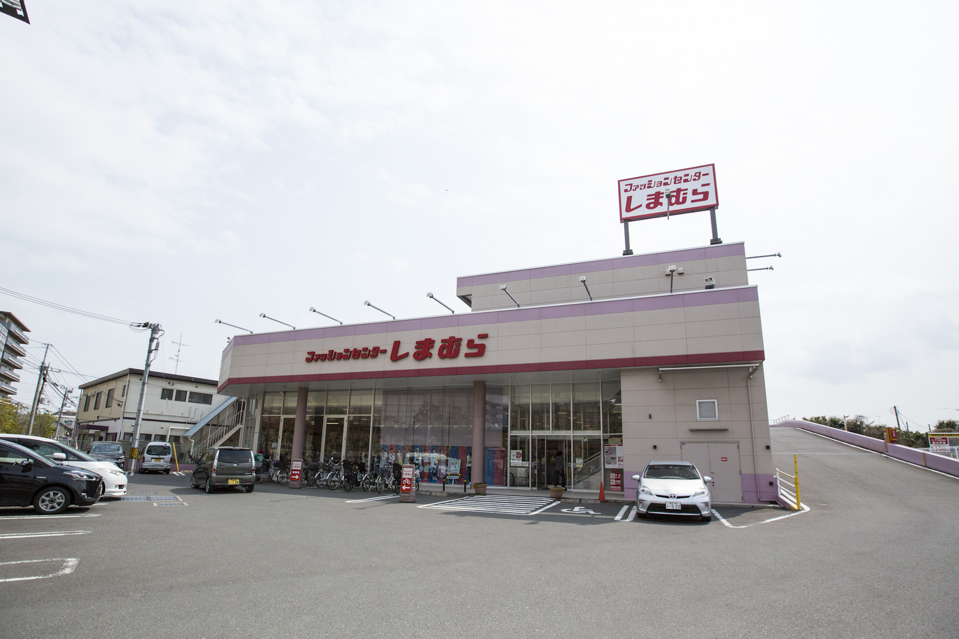 神奈川県横浜市港北区綱島上町 ショッピング施設