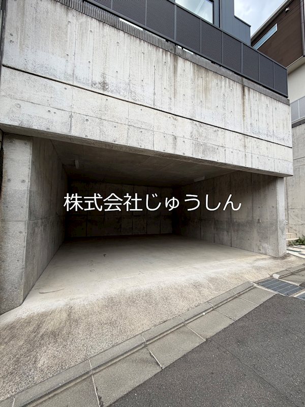 新横浜戸建 駐車場