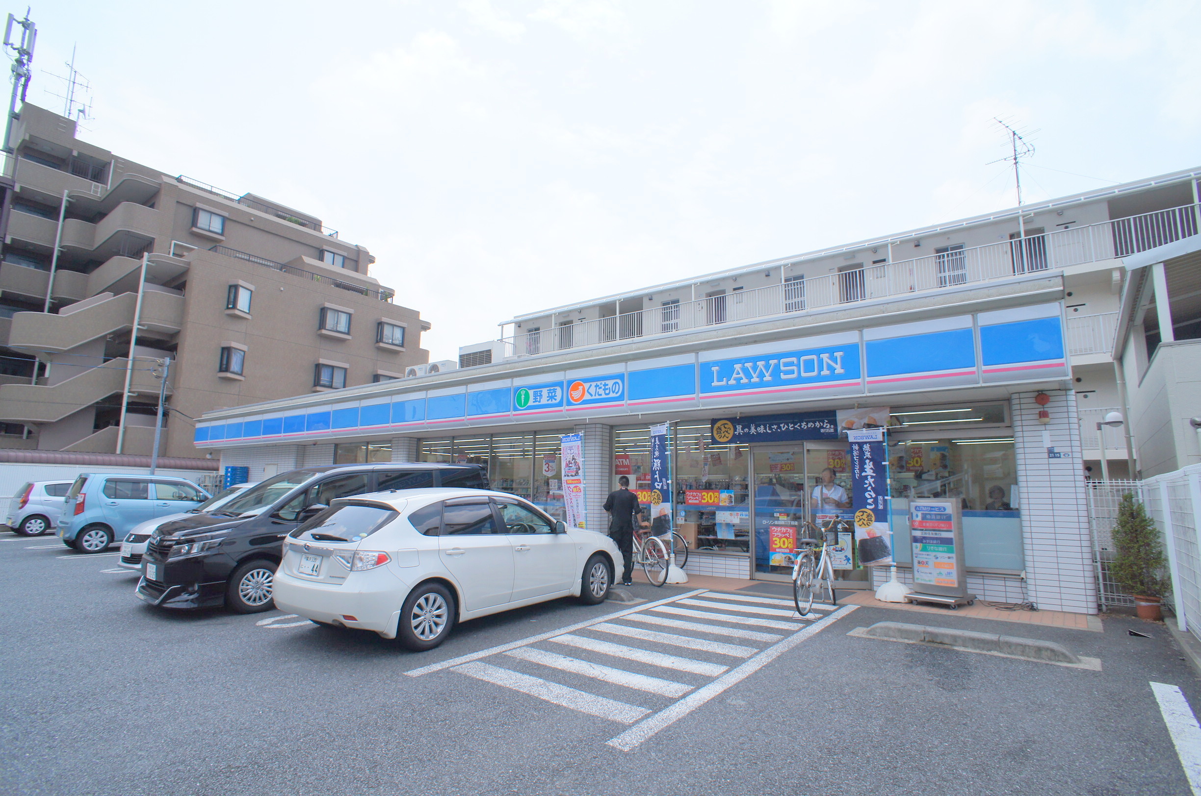 レオパレスエムズ コンビニ
