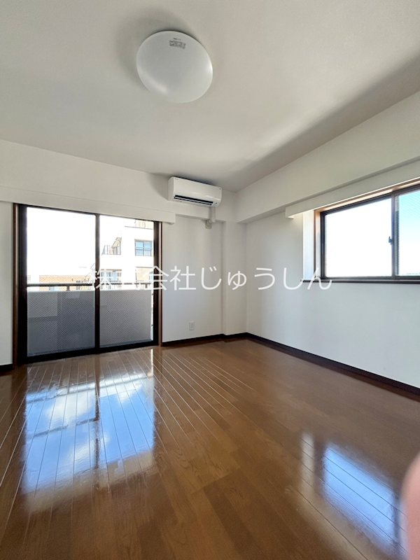 グリフィン新横浜・伍番館 リビング