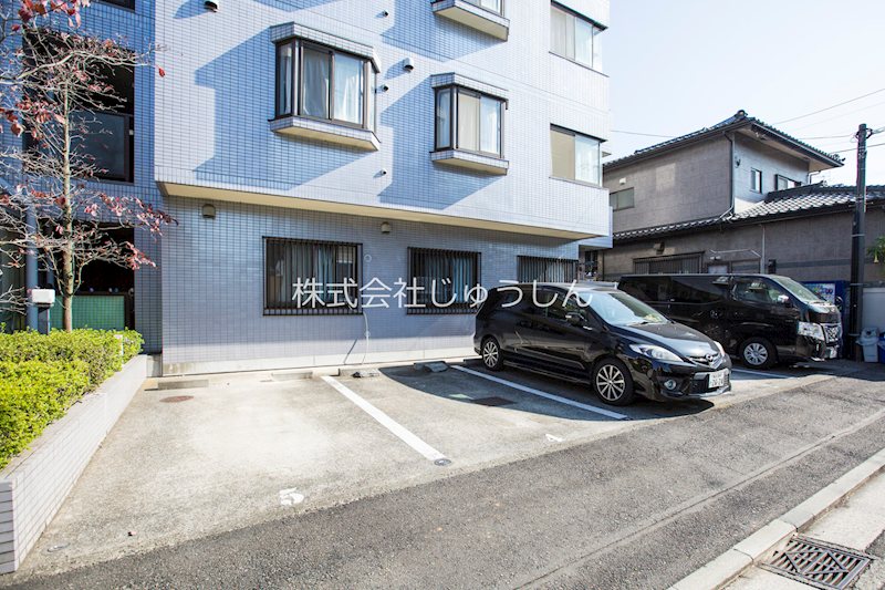 グランパール綱島三番館 駐車場
