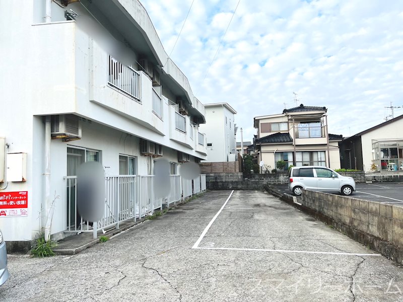 ヴィラ坂之上 駐車場