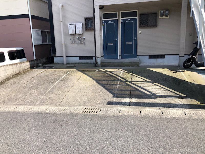 イザヨイハイツ 駐車場