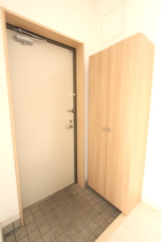 新屋敷ピアッツァビル 玄関