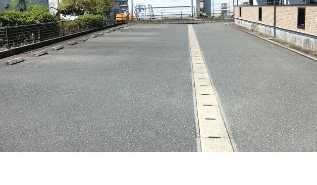 フリーデ・ユウ 駐車場