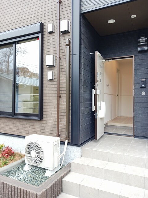 Ｋｕｒａ・保田窪本町 玄関