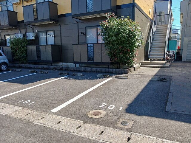 ドマ－ニＫ 駐車場