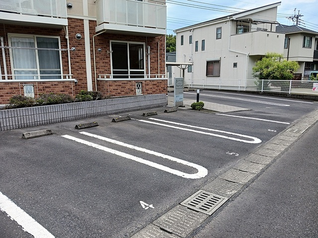 エレガント・ユ－ 駐車場