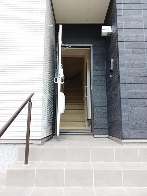 メゾンラペーシュ 玄関