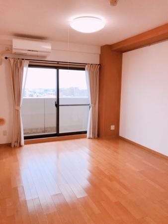ウィスティリア中田 リビング