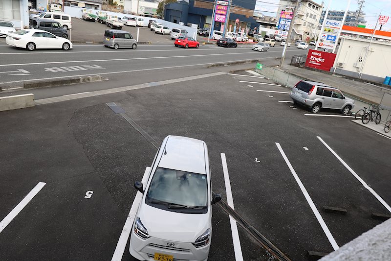 メゾン手越原 駐車場