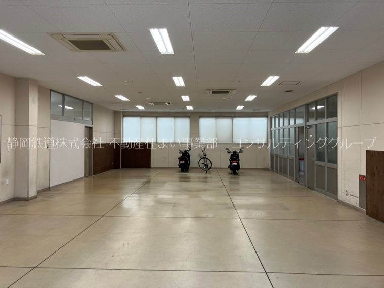 植草新聞店貸事務所 内装