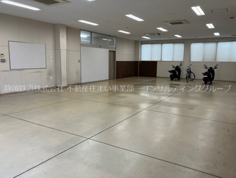 植草新聞店貸事務所 内装