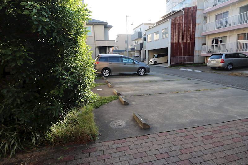 コート昴 駐車場