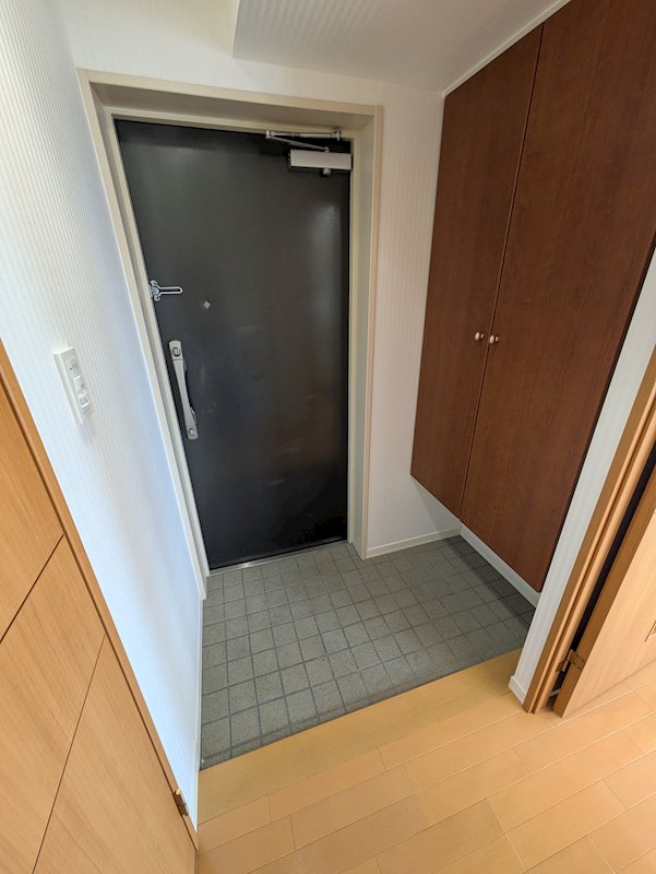 GRIDIA鷹匠 玄関