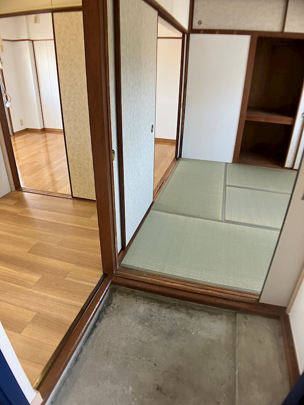ユートピア原口 玄関