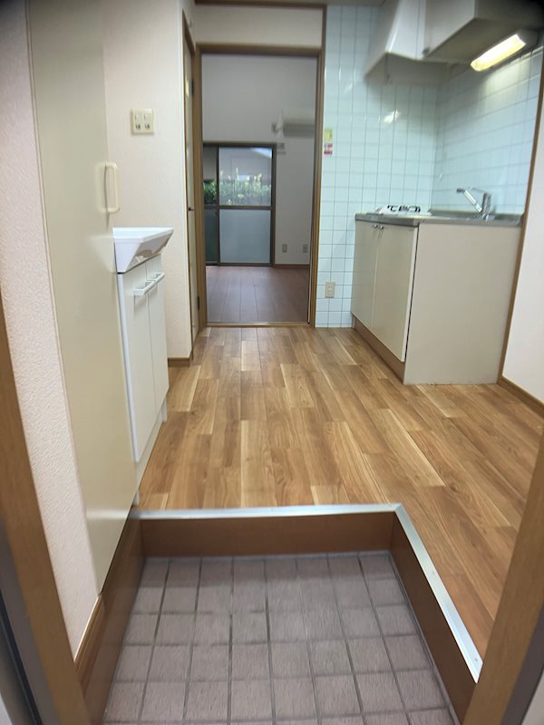 メゾンジュネス 玄関