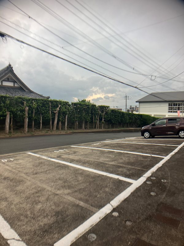 メゾンジュネス 駐車場