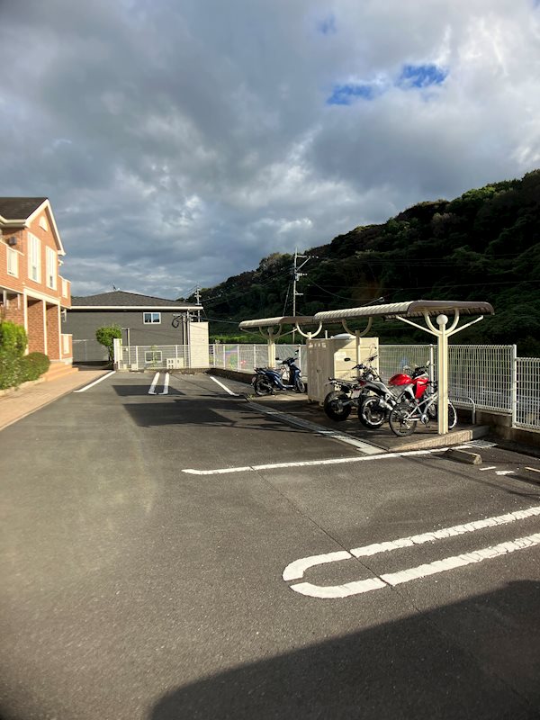 KCコーポ平山B 駐車場