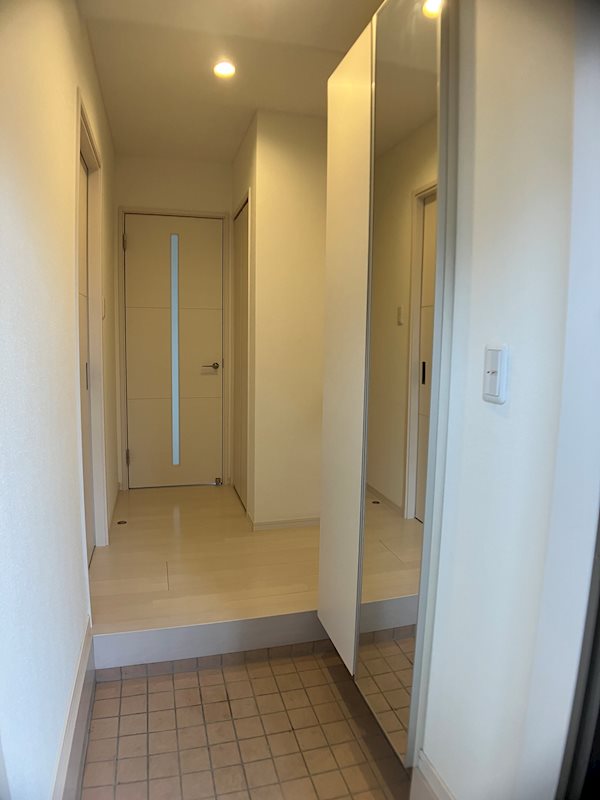 フロンティア小船越 玄関