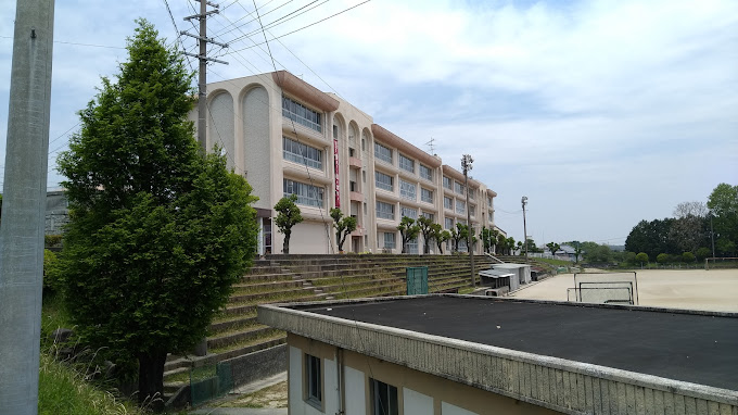 ユートピア城見 中学校