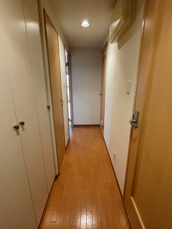 フロンティア八天 玄関