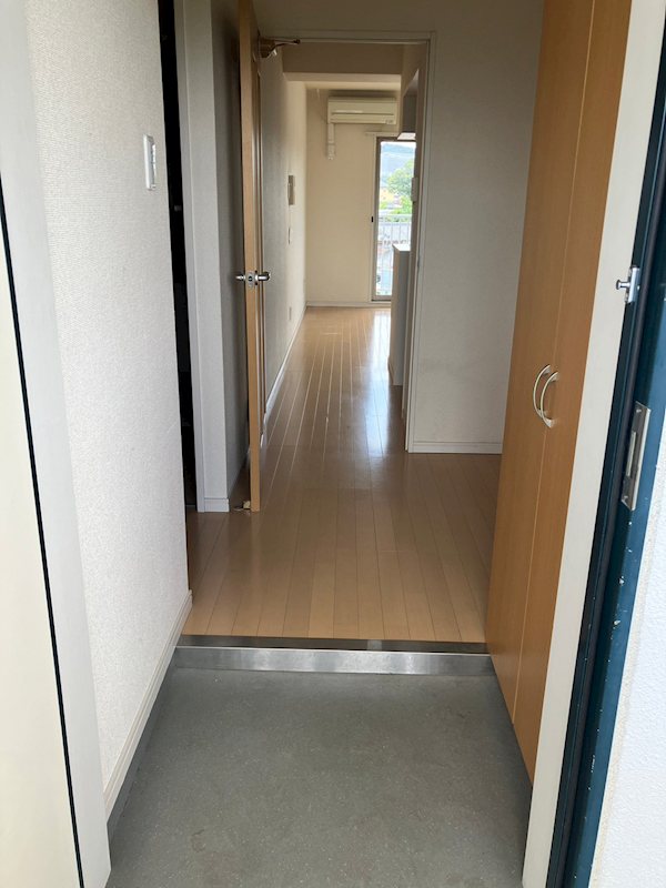 フロンティア貝津 玄関