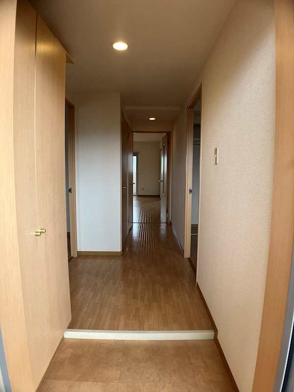 フロンティアエム 玄関