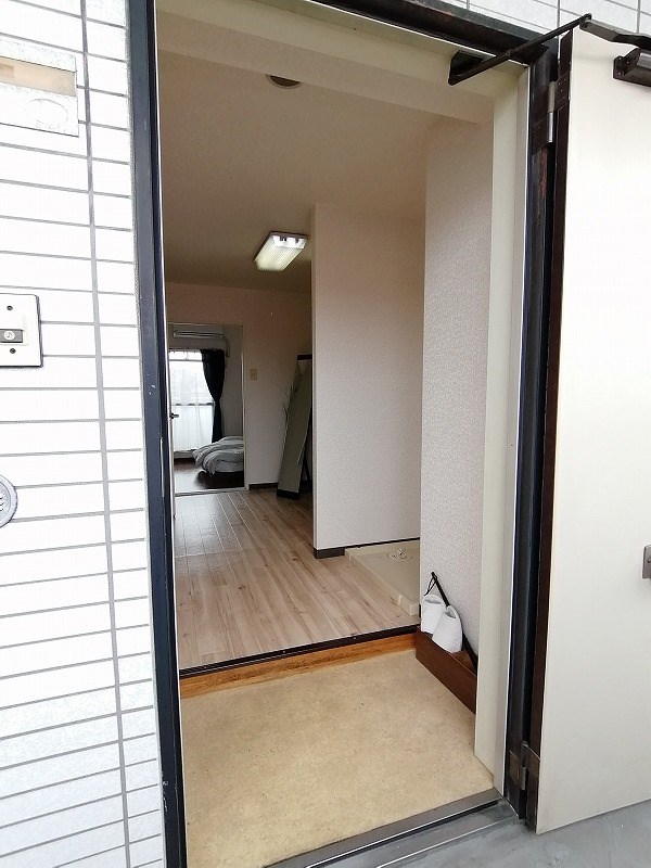 ホワイトパレス万年青 玄関