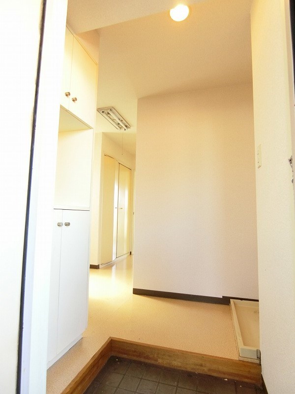 ホワイトパレス万年青 玄関