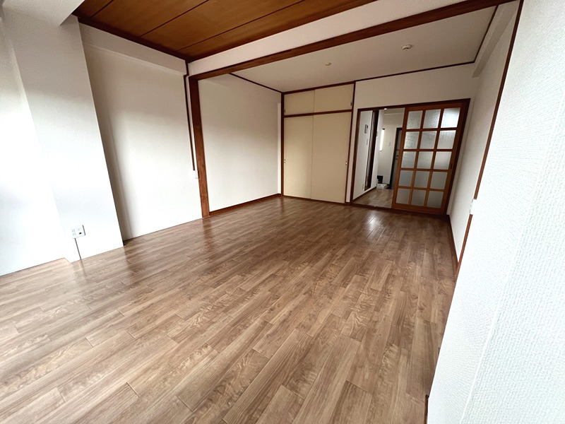 若林ビル ベッドルーム