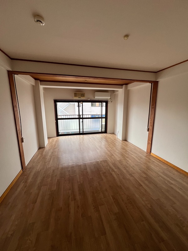 若林ビル ベッドルーム