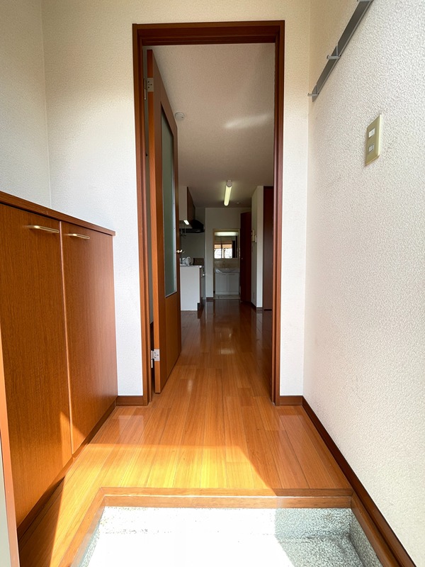 ディアス・S 玄関