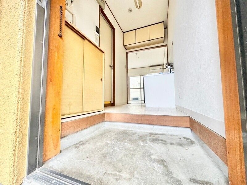 グランドール小林 玄関