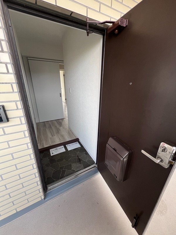 ワークスビル 玄関
